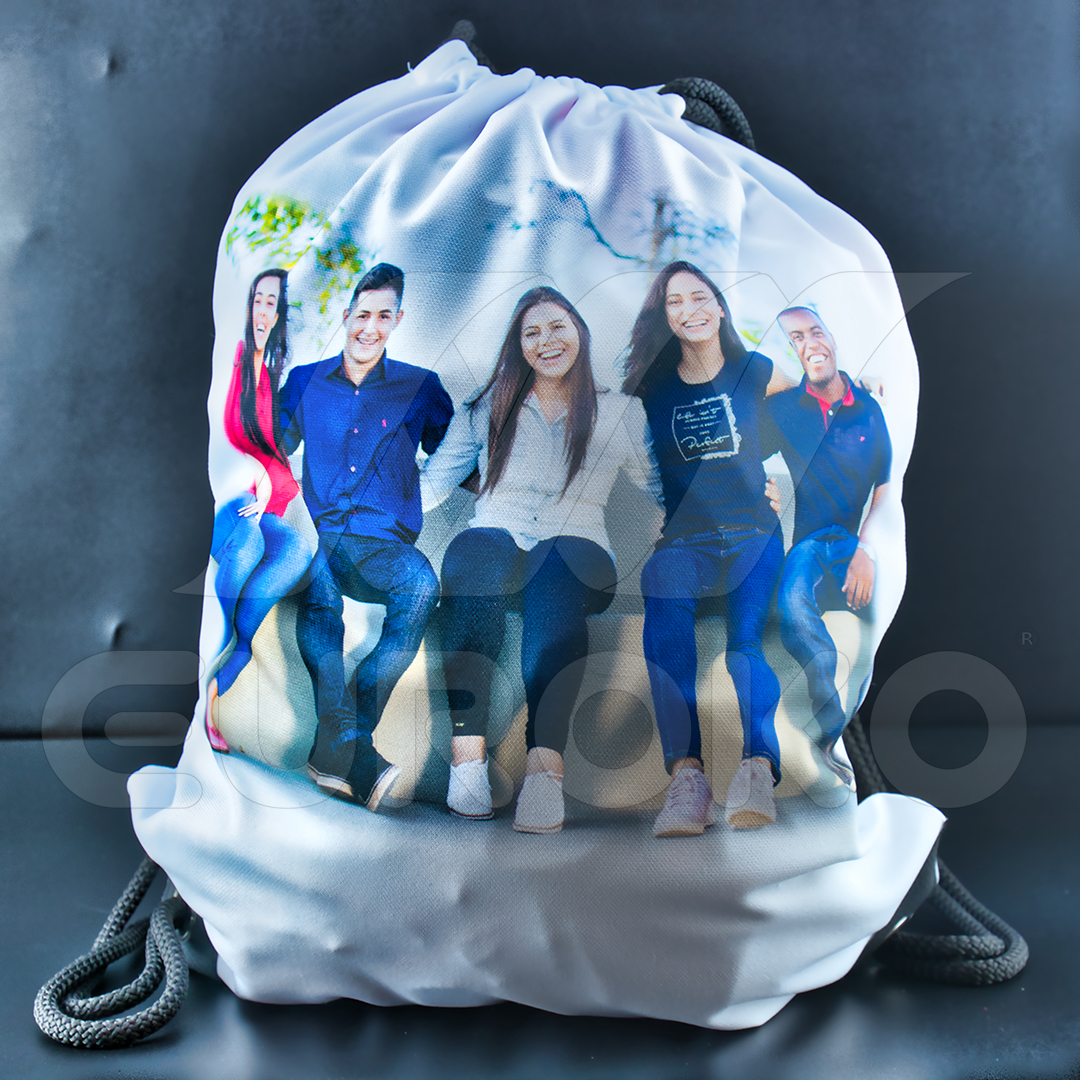 Vaš dizajn v živih barvah na kakovostni športni vreči.