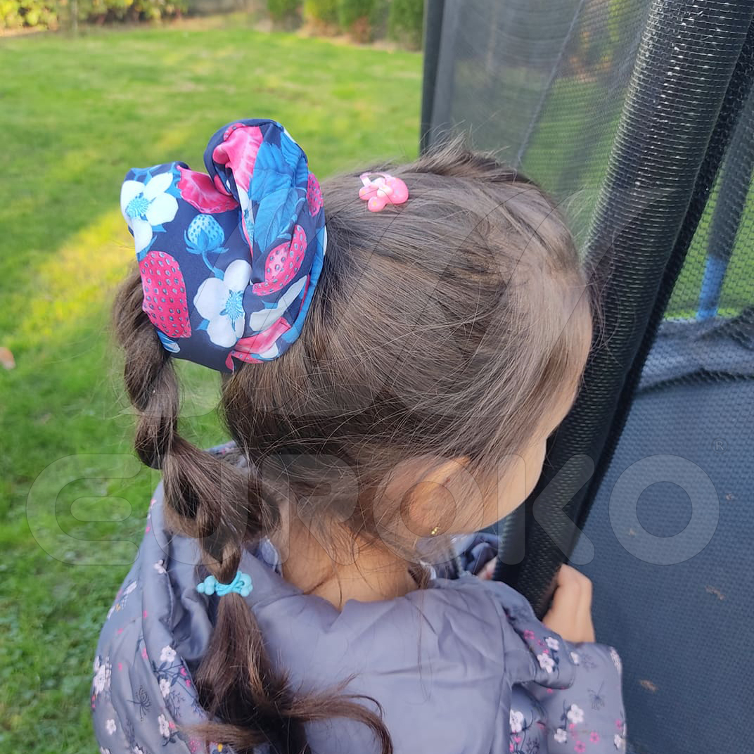 Več kot 10 načinov nošenja – od zaščite vratu do modnega dodatka.