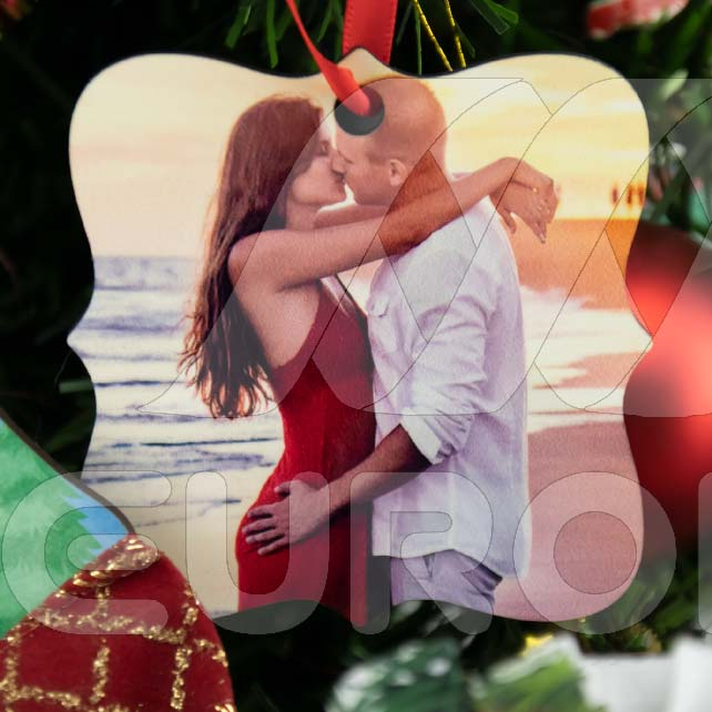 Vaša fotografija v živih barvah na personaliziranem okrasku.