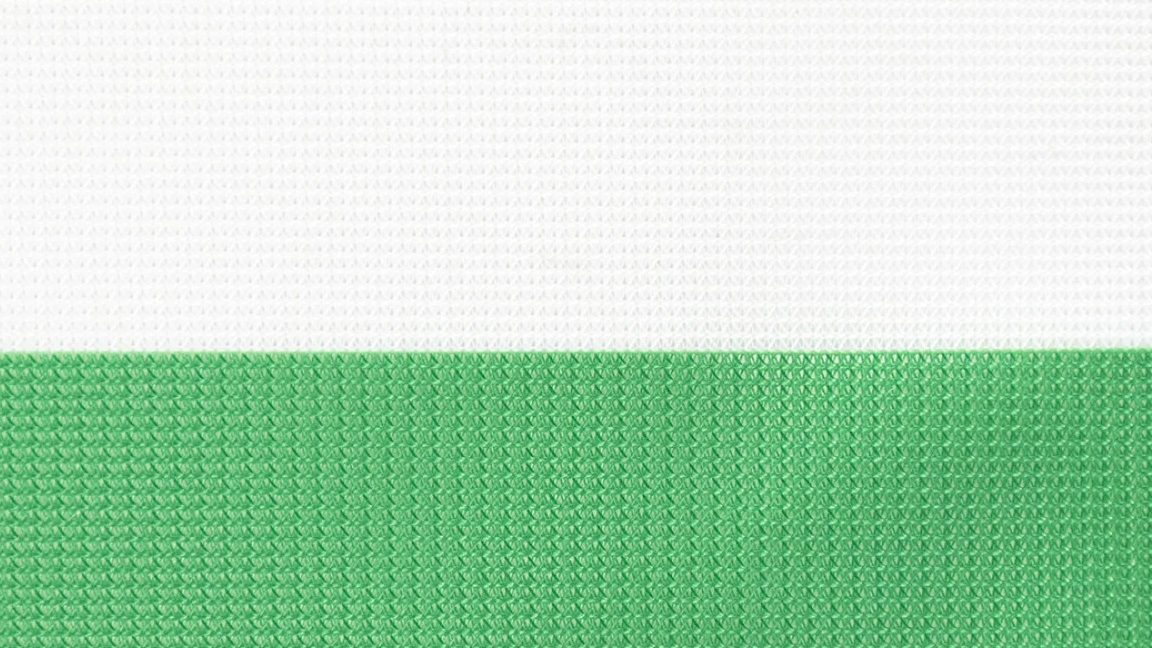 Kakovosten poliesterski material za dolgotrajno uporabo.