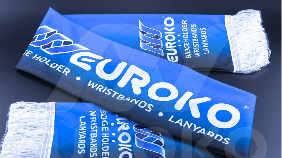 Visokokakosten poliester zagotavlja obstojnost in profesionalen videz.