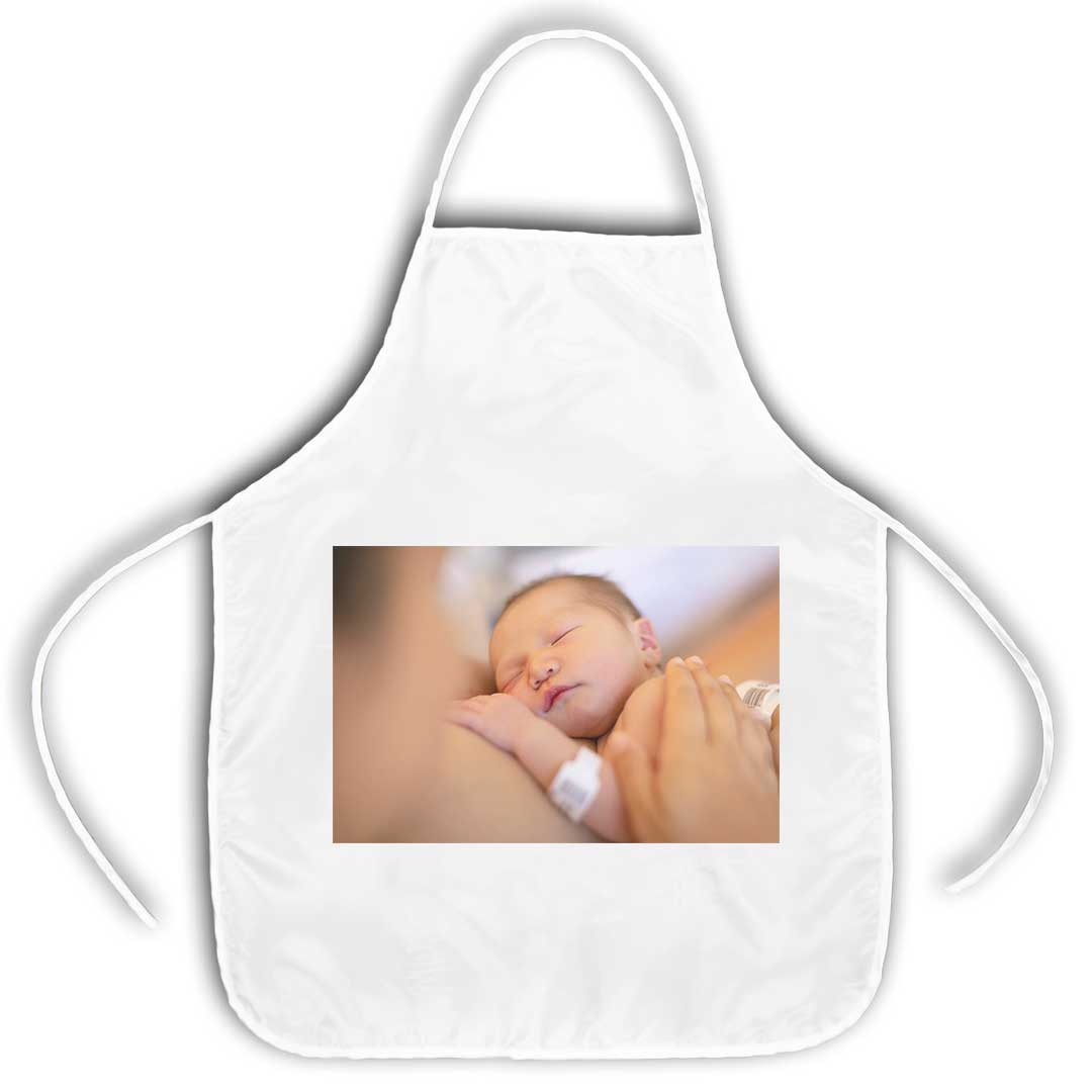 Luksuzno satenasto blago z osupljivim barvnim tiskom visoke kakovosti.