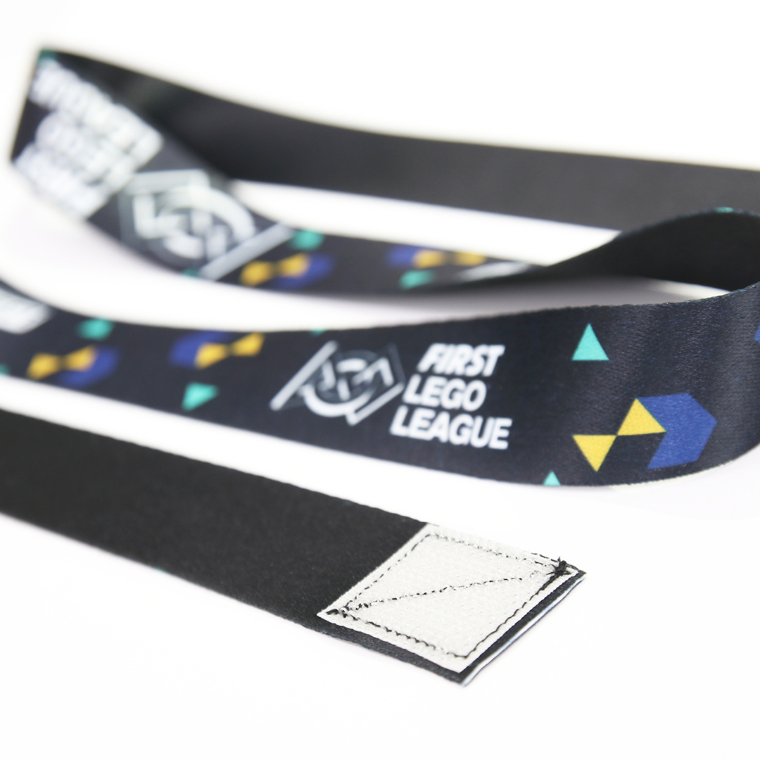 Ježek omogoča hitro in varno pritrditev medalj brez zapletenih obročkov.