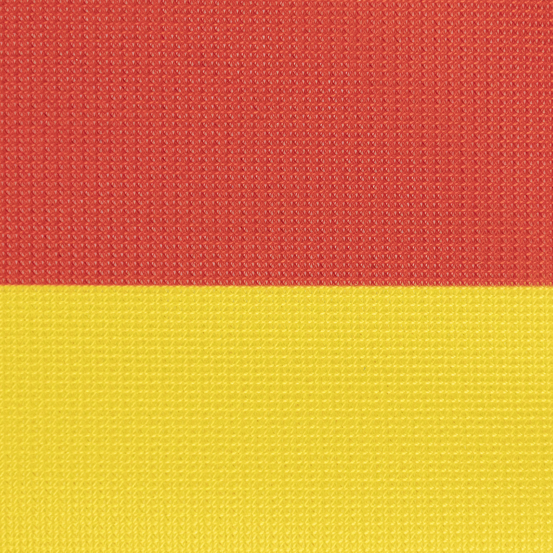 Kakovosten poliesterski material za dolgotrajno uporabo in lepo gibanje.