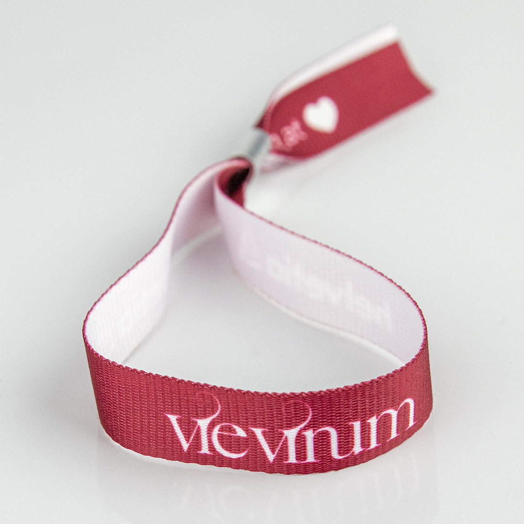 Varna kovinska zapora preprečuje nepooblaščen prenos.