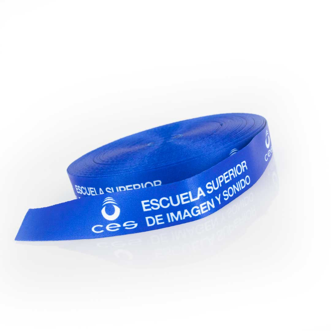 Satenasti trak ponuja eleganten, luksuzni videz z bleščečo površino.