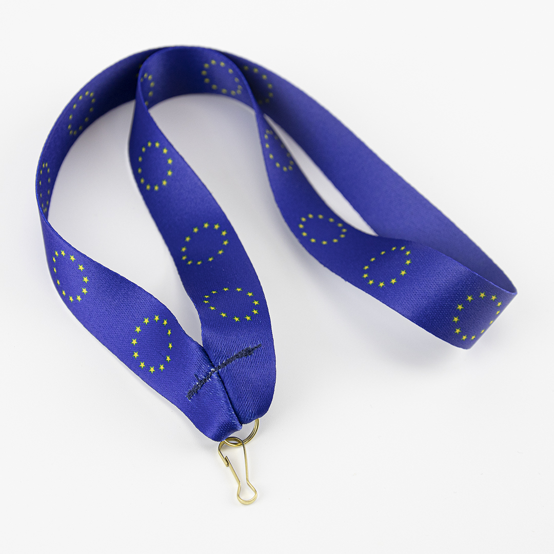 Izbirajte med več kot 14 veselimi motivi, vključno z zastavami držav.