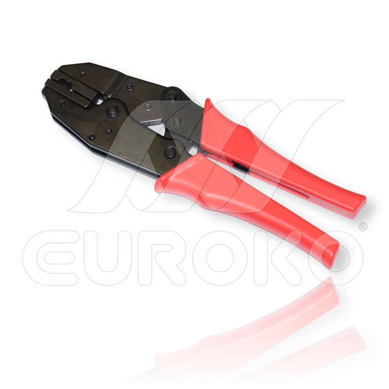 Robustne krimp klešče z ergonomskimi ročaji za zanesljivo delovanje.