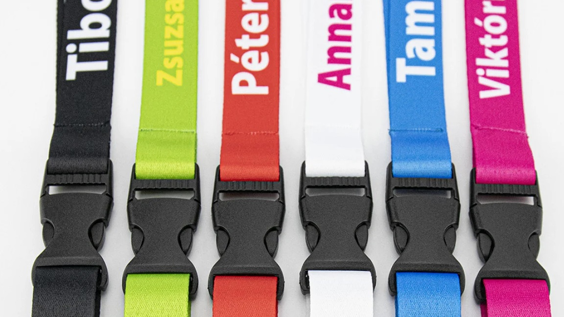 Izbirajte med 7 živahnimi barvami za popolno personalizacijo.