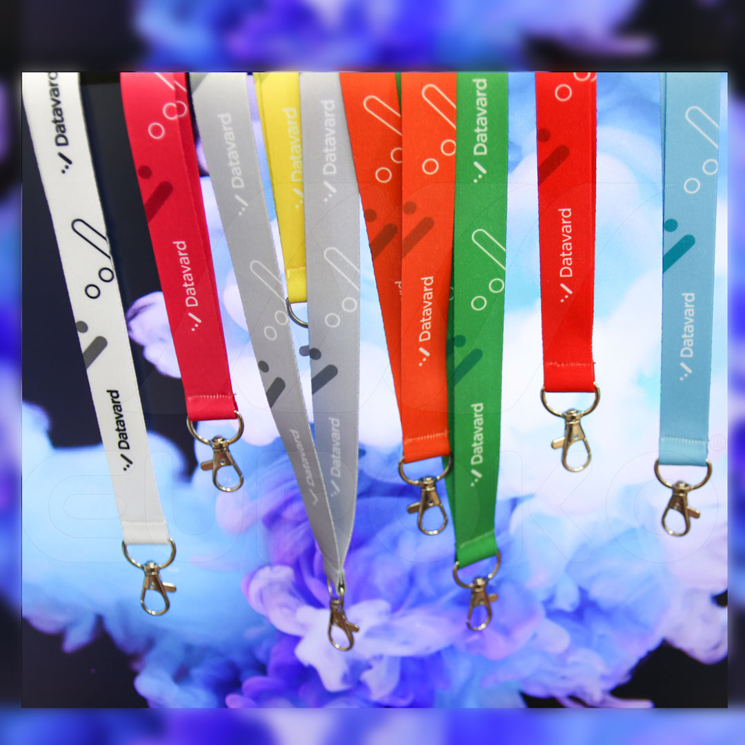 Izbirajte med različnimi barvami, širinami in kavelji.