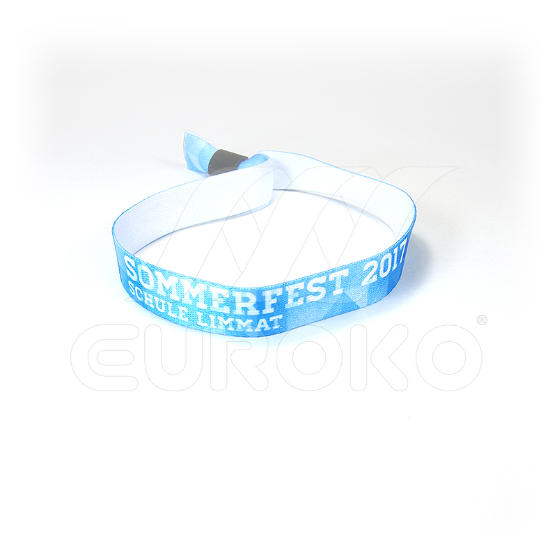 Vodoodporen material za dolgotrajno uporabo v vseh pogojih.