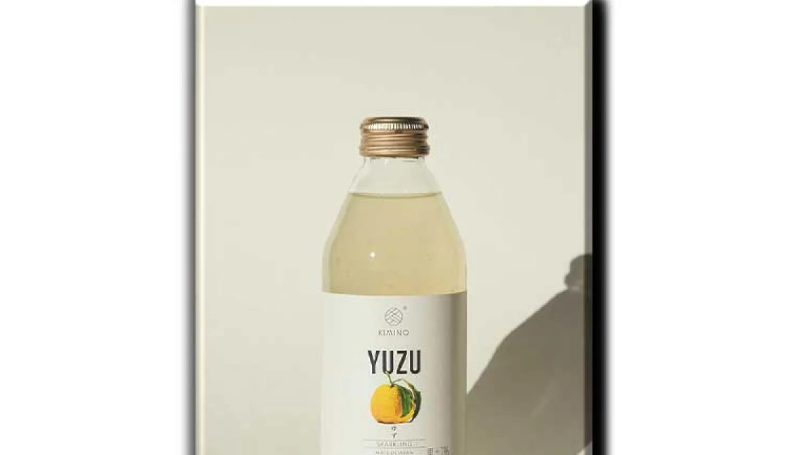 Ostri detajli in žive barve na kakovostnem lesenem materialu.