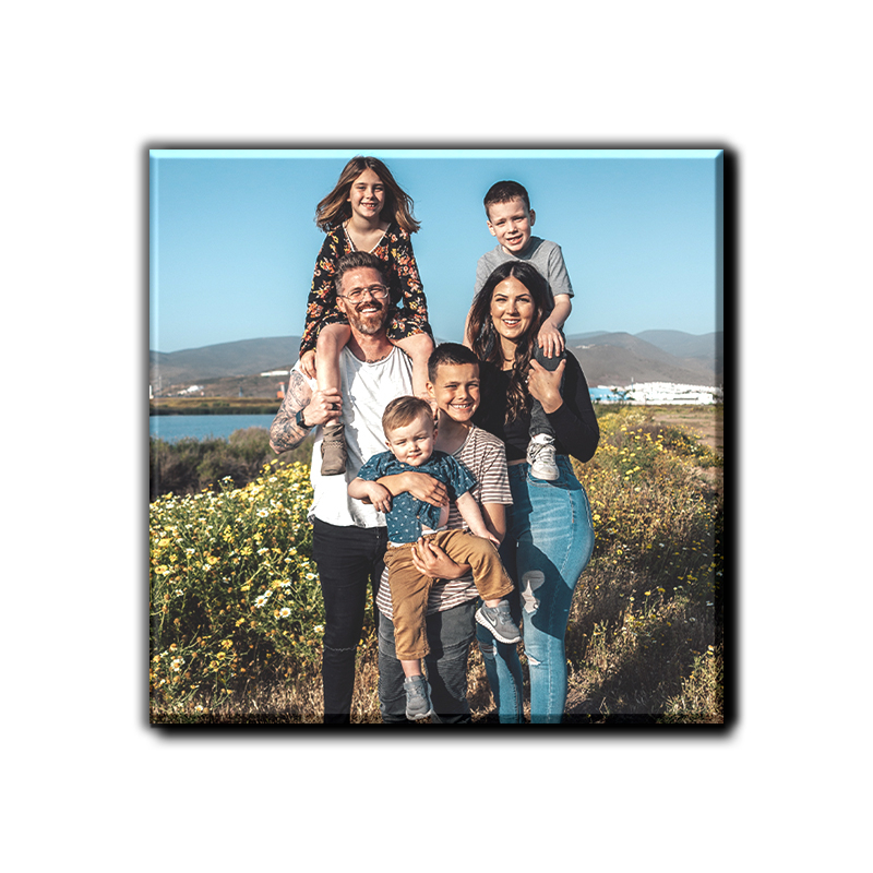 Ohranite najdražje spomine z osebnimi foto magneti za vsako priložnost.