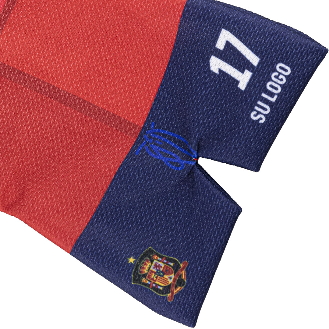 Kakovostna izdelava iz mehkega poliestrskega materiala.