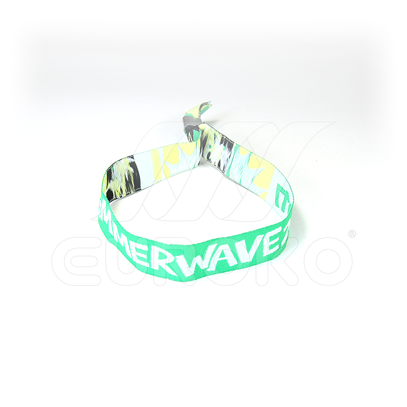 Varna kovinska zapora preprečuje nepooblaščen prenos zapestnega traku.