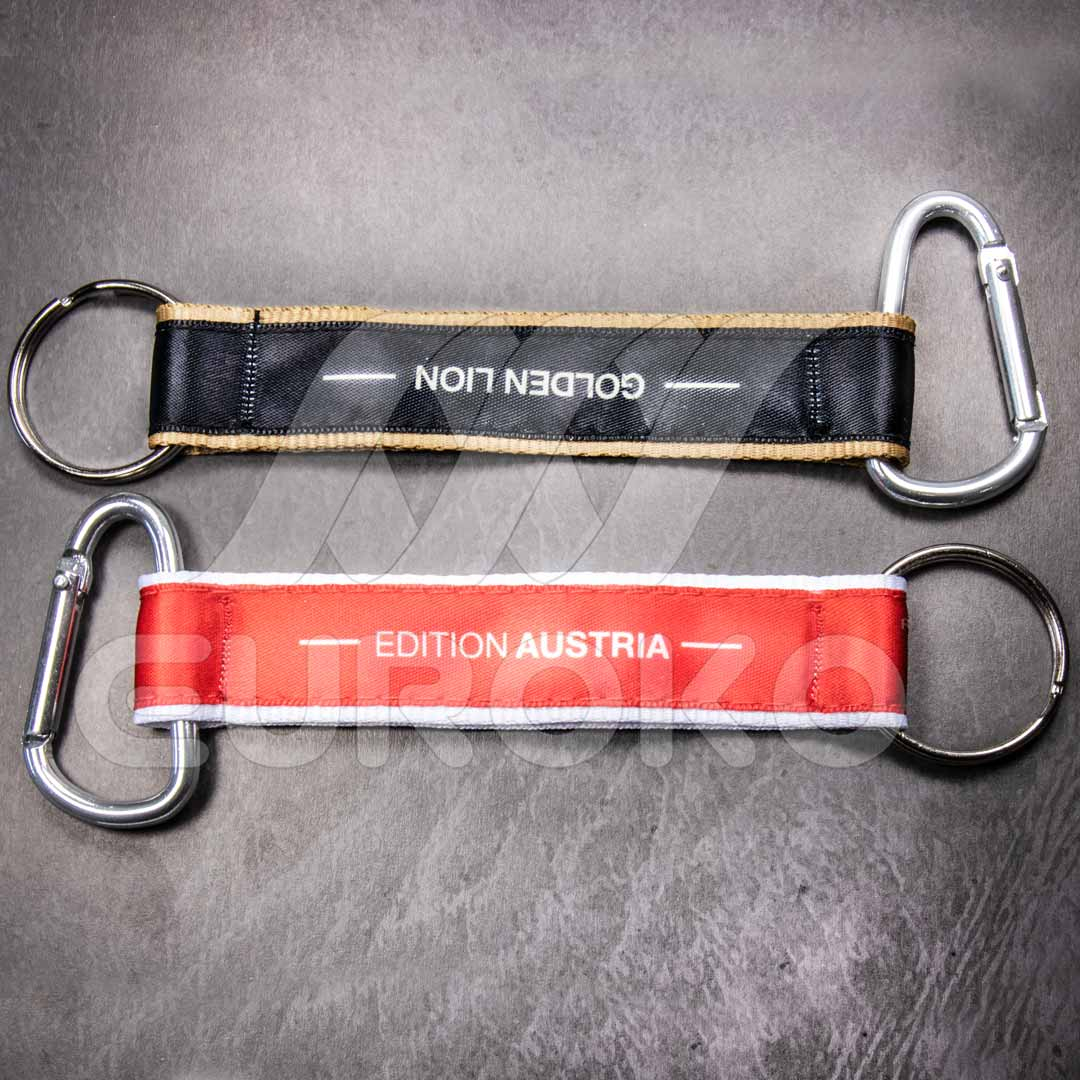 Dvoplastna konstrukcija iz satena in poliestra za premium videz.