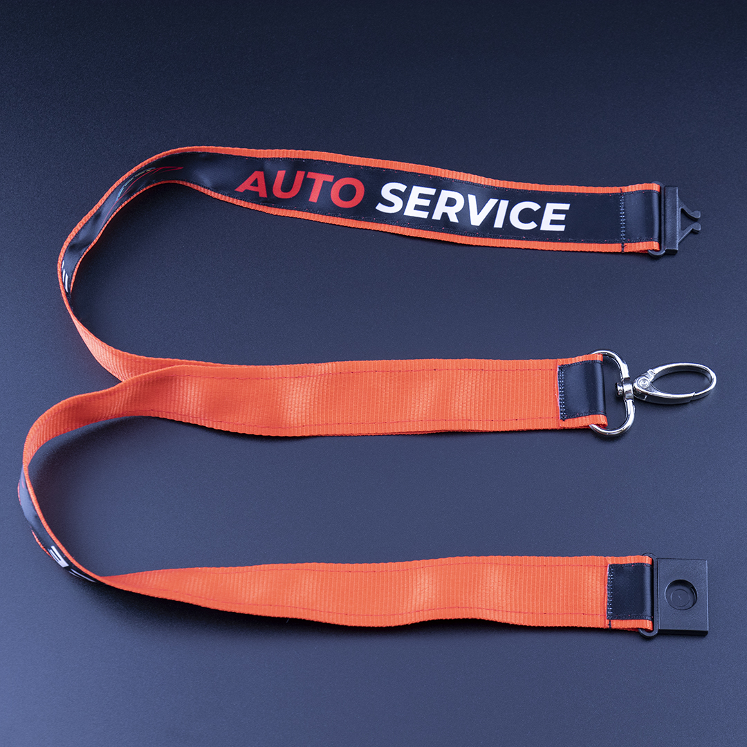 Dvoslojna konstrukcija: robustna osnova in gladka satenska površina.