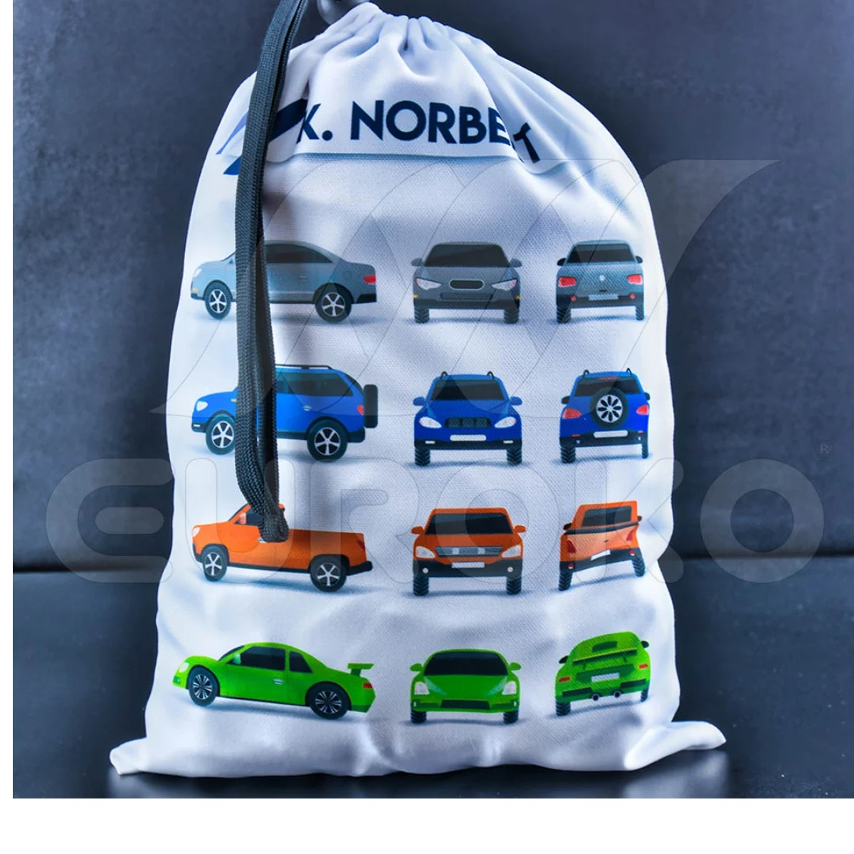 Personalizirajte z imenom in motivi za unikatno darilo vašemu otroku.