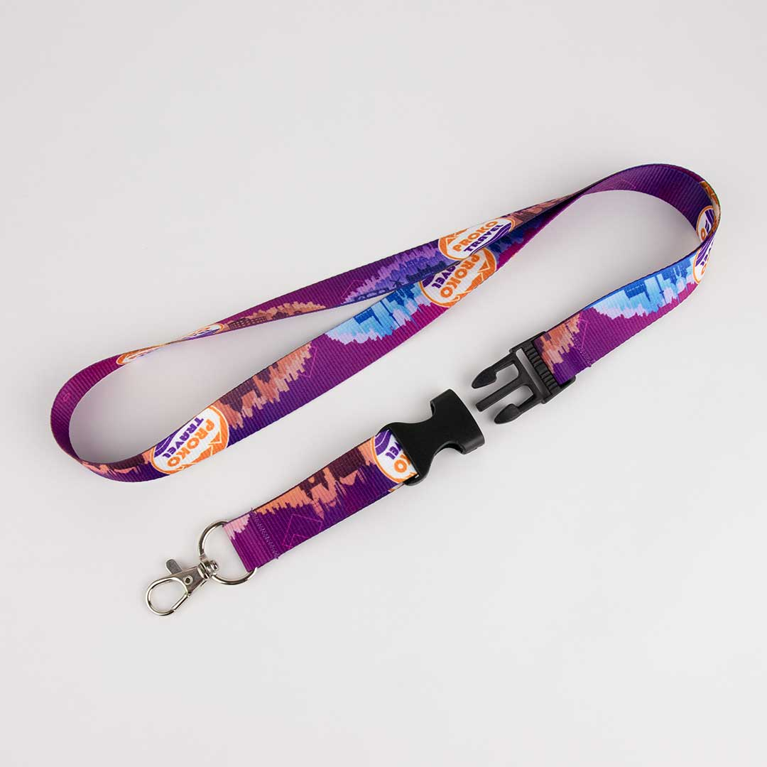 Varna plastična zaponka omogoča hitro sprostitev v nujnih primerih.