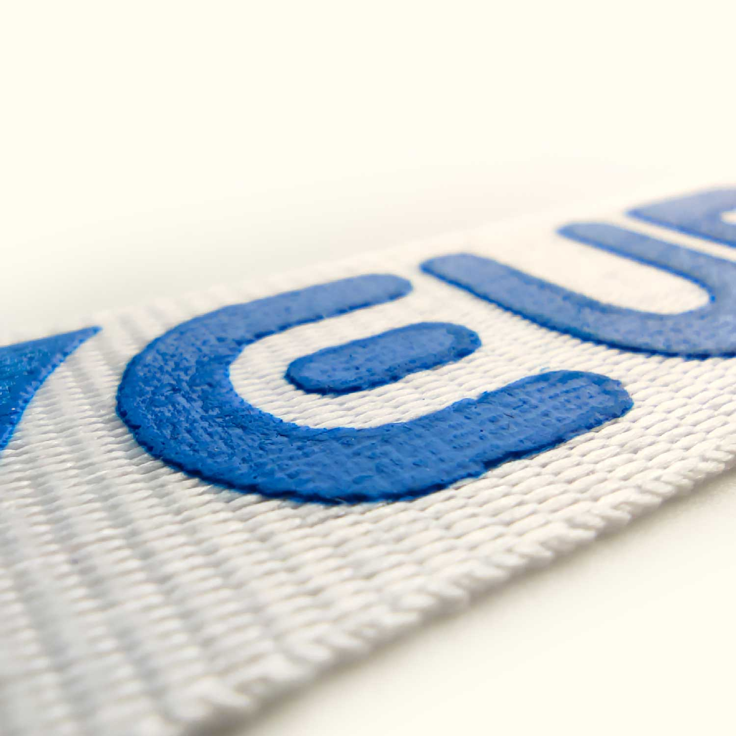 Občutite izjemen 3D učinek sito tiska na rebrastem materialu.