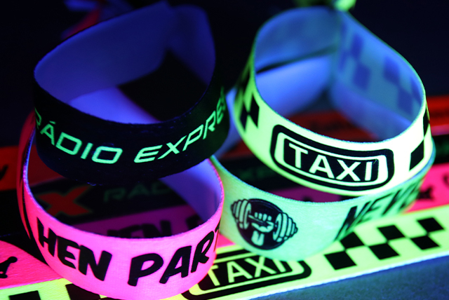 Mehek satenski material zagotavlja udobje tudi pri dolgotrajni uporabi.