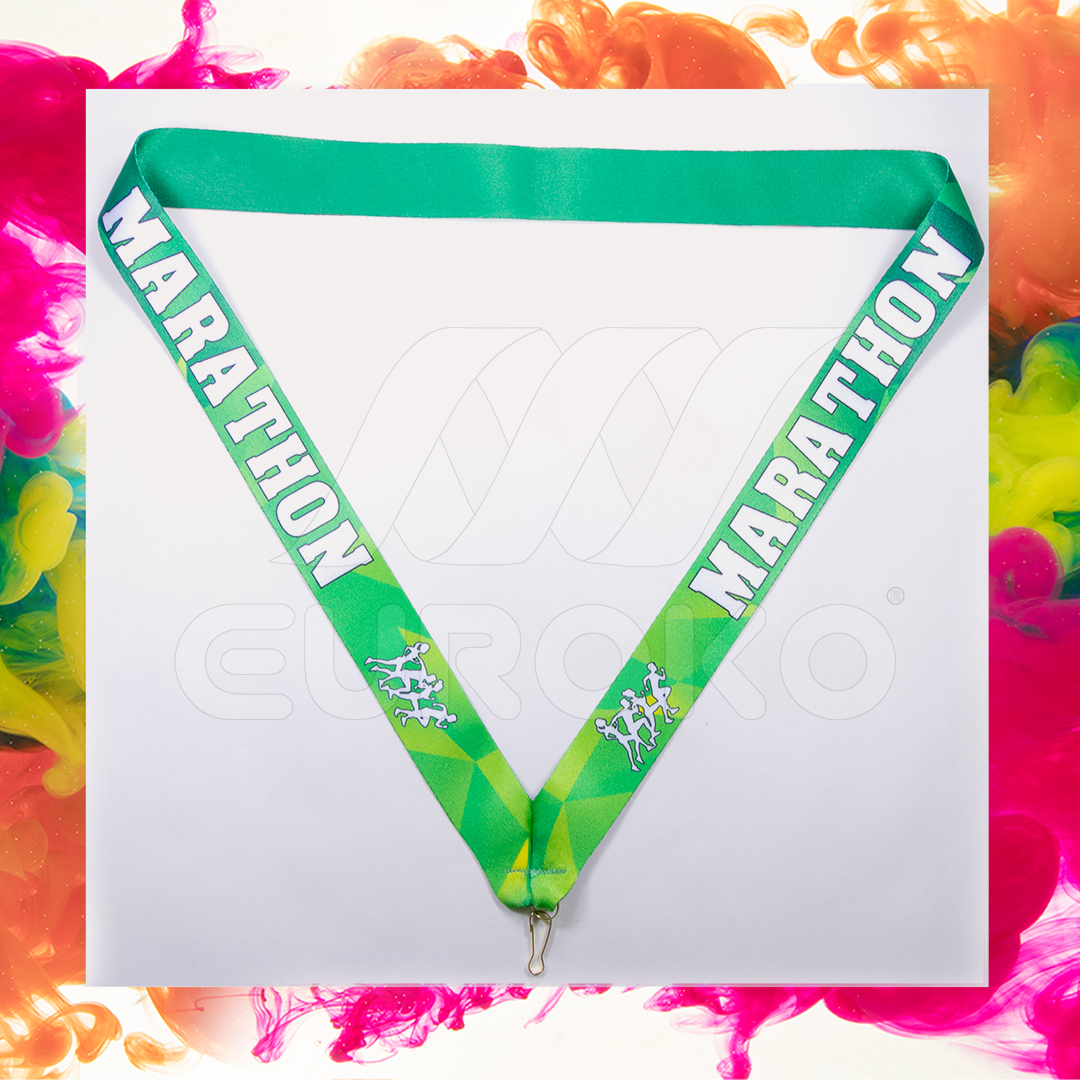 Kovinski karabinski sistem za hitro in enostavno pritrditev medalj.