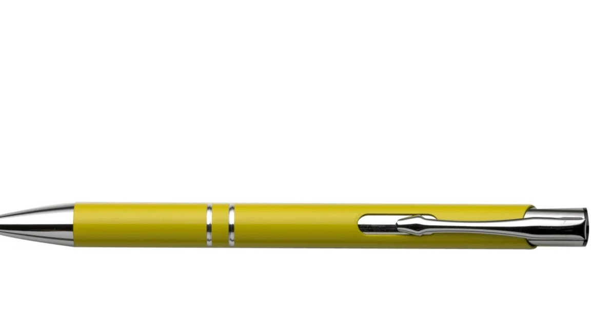 Elegantna aluminijasta konstrukcija s kromiranimi detajli za trajnost.