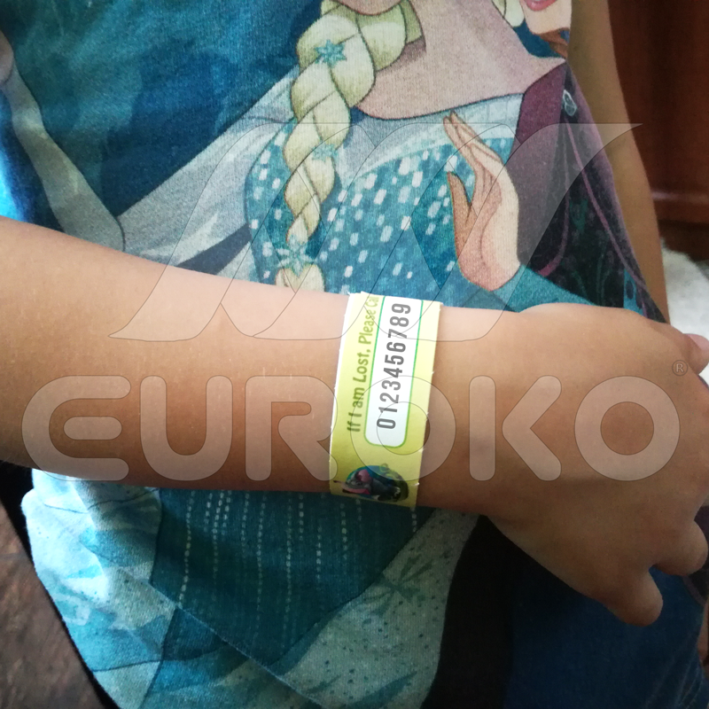 Napišite kontaktne podatke za takojšnjo identifikacijo otroka.