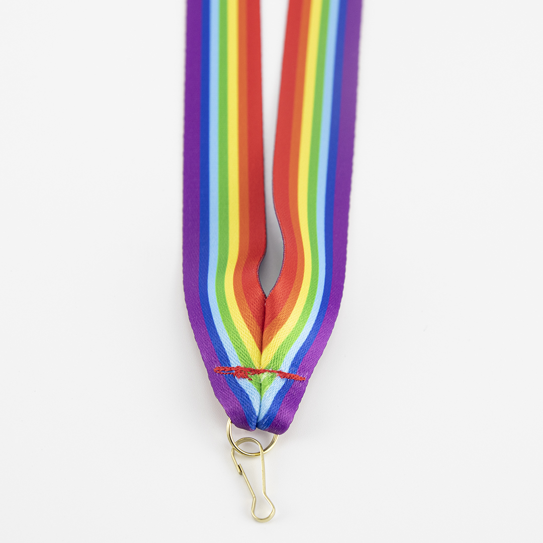 Vsak trak vključuje kakovosten kovinski obroček za medalje.