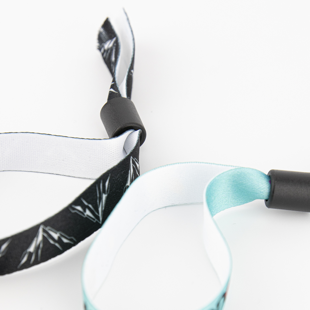 Premium material z ostrim tiskom, ki ne zbledi med uporabo.